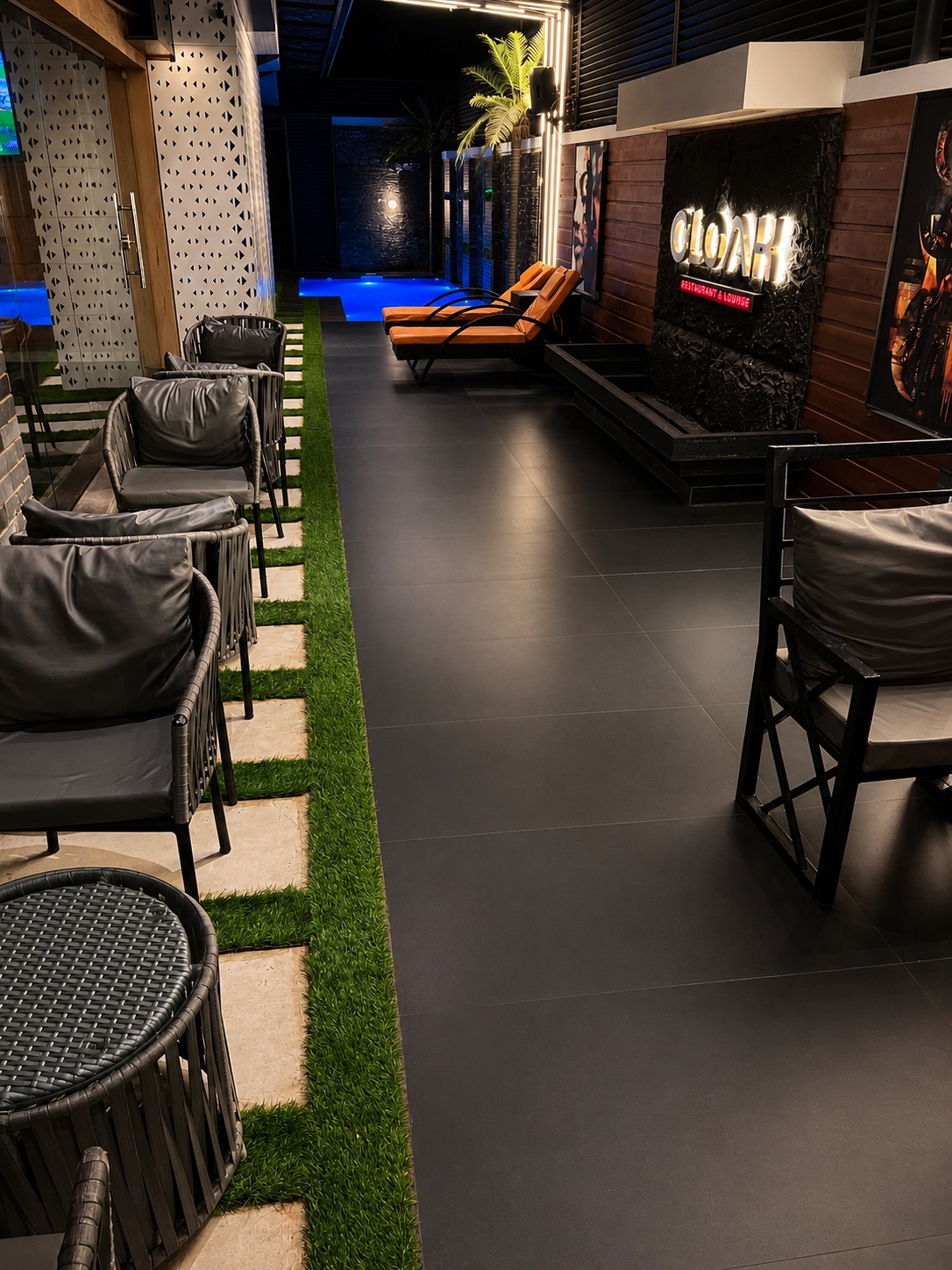 Cloak lounge